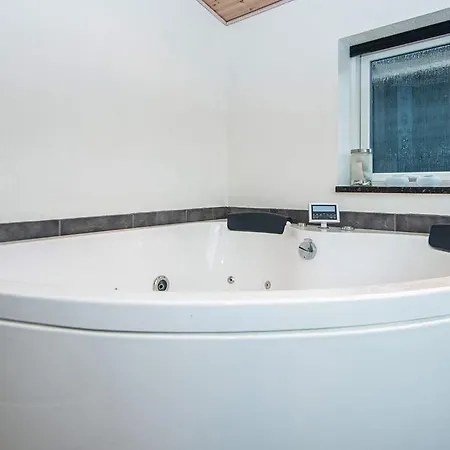 Semesterbostad Three-bedroom Holiday In 2 Hemmet