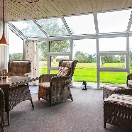 Three-bedroom Holiday In 2 Semesterbostad
