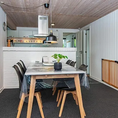 Three-bedroom Holiday In 2 Semesterbostad