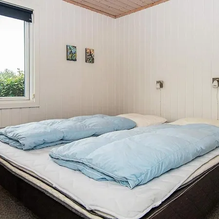 Three-bedroom Holiday In 2 Semesterbostad Hemmet